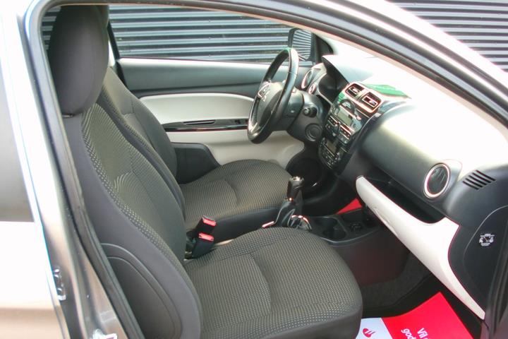 Grå Mitsubishi Space Star fra 2015