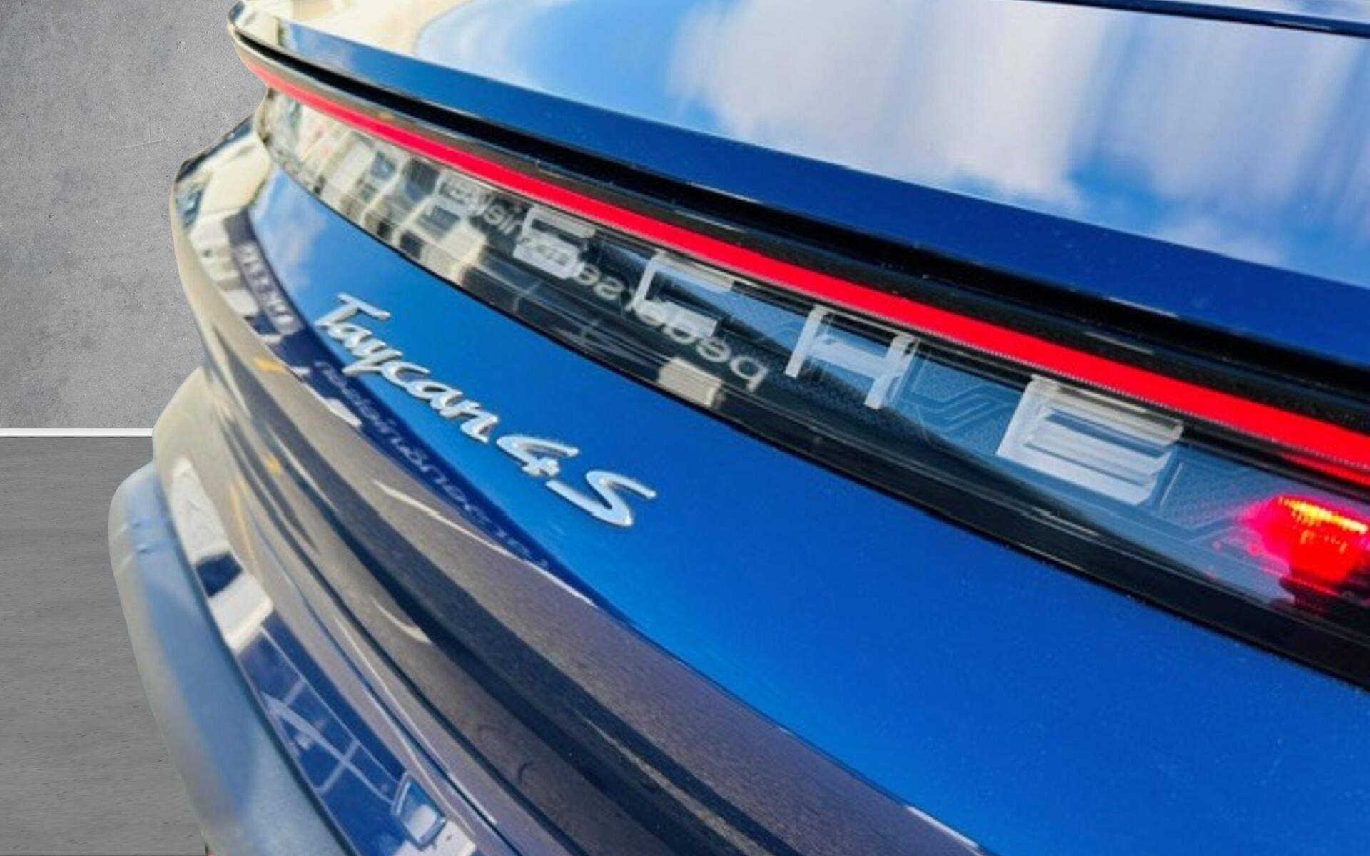 Blå Porsche Taycan fra 2020