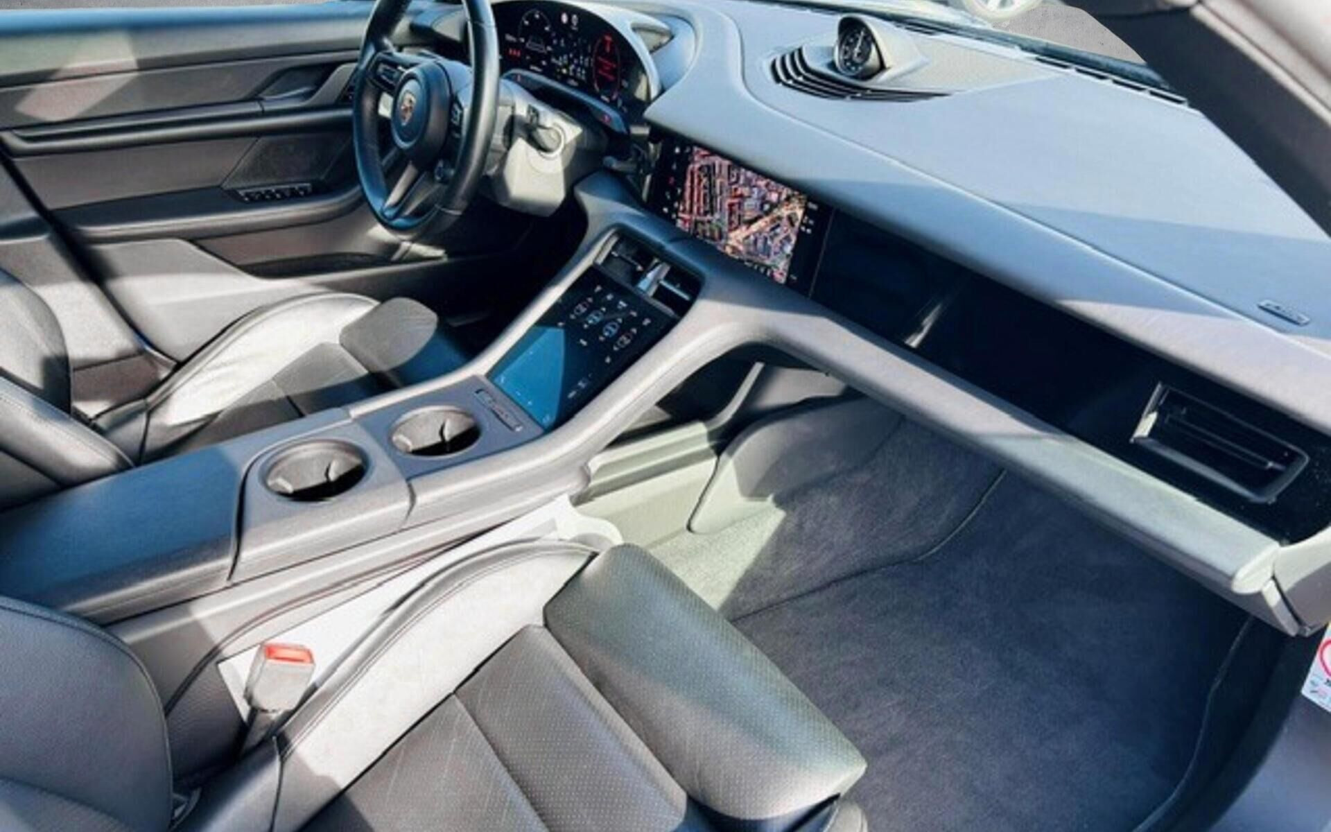 Blå Porsche Taycan fra 2020