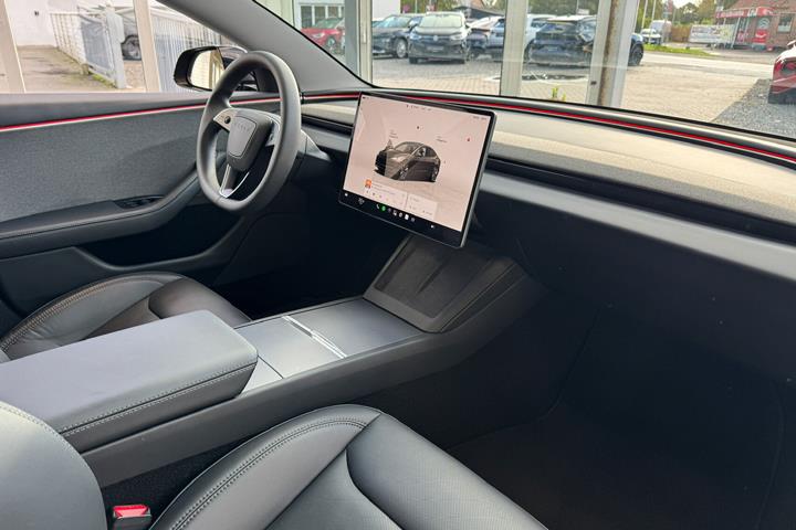 Sort Tesla Model 3 fra 2024