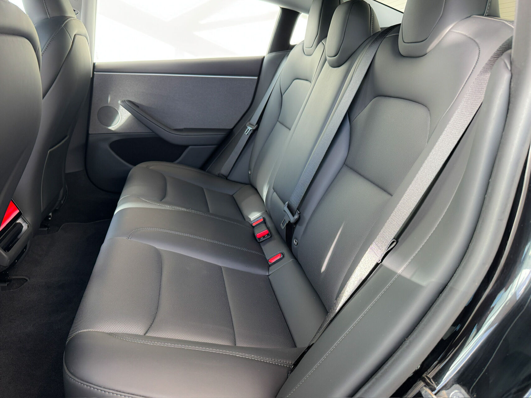 Sort Tesla Model 3 fra 2024