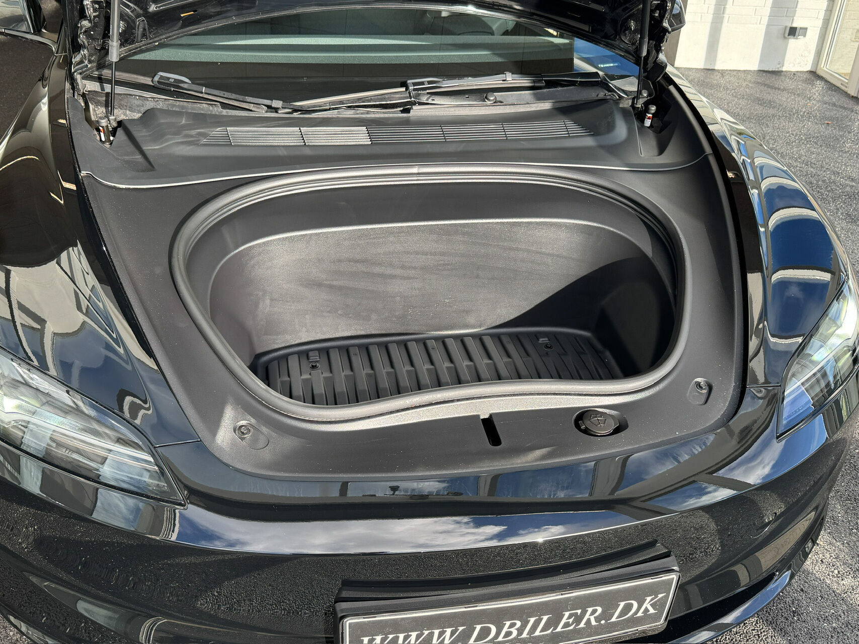 Sort Tesla Model 3 fra 2024