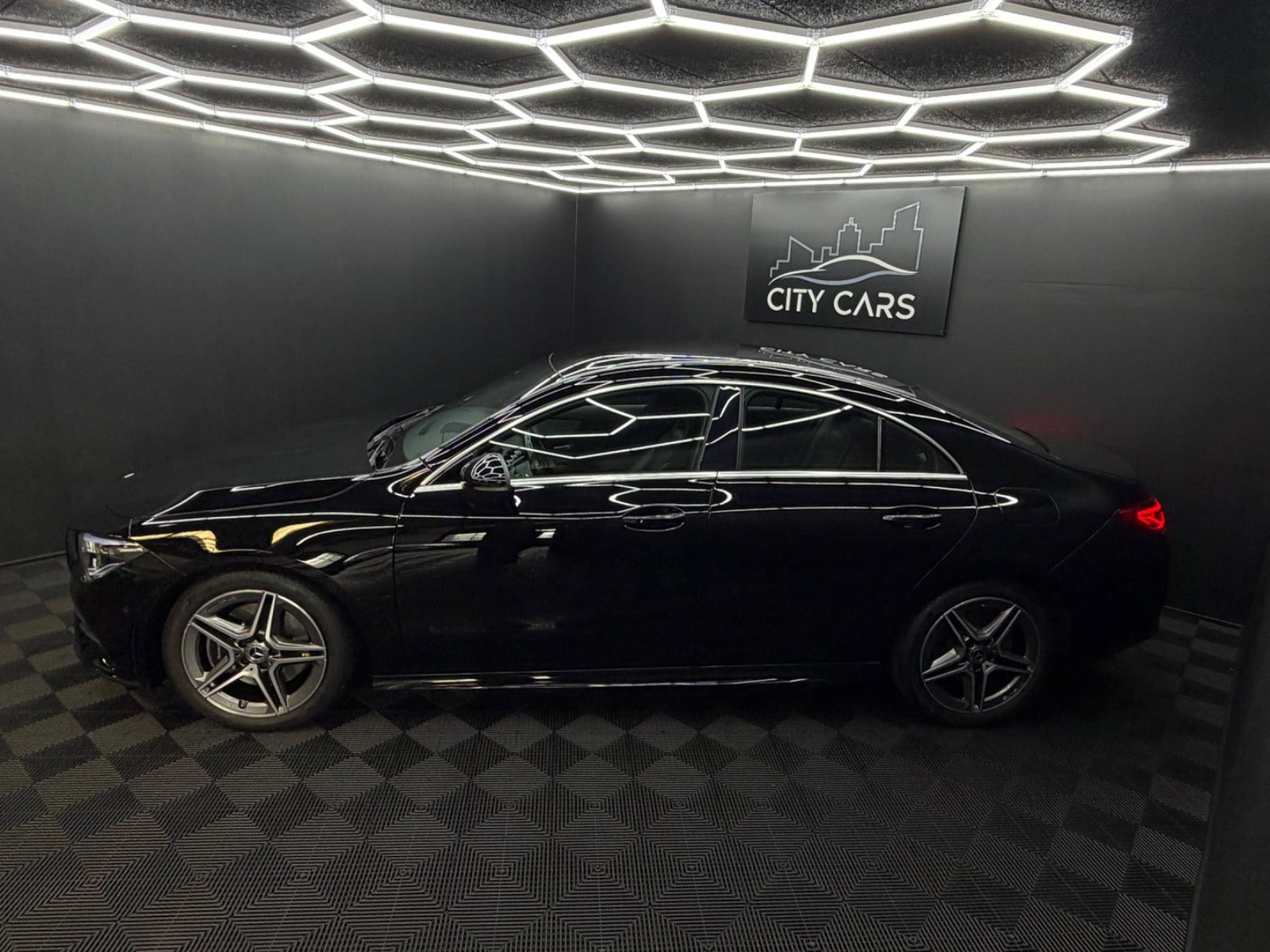 Sort Mercedes CLA200 fra 2020