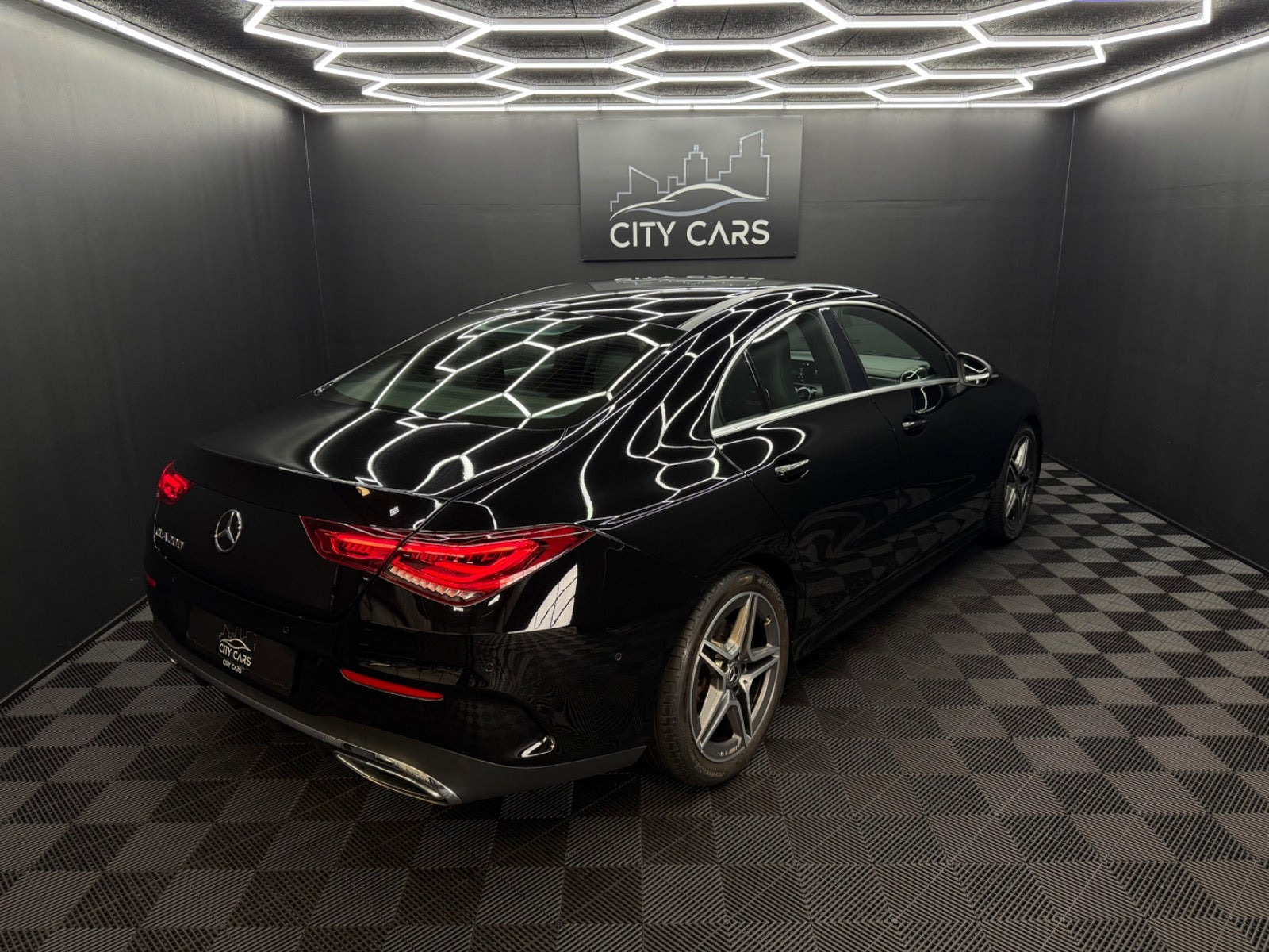 Sort Mercedes CLA200 fra 2020