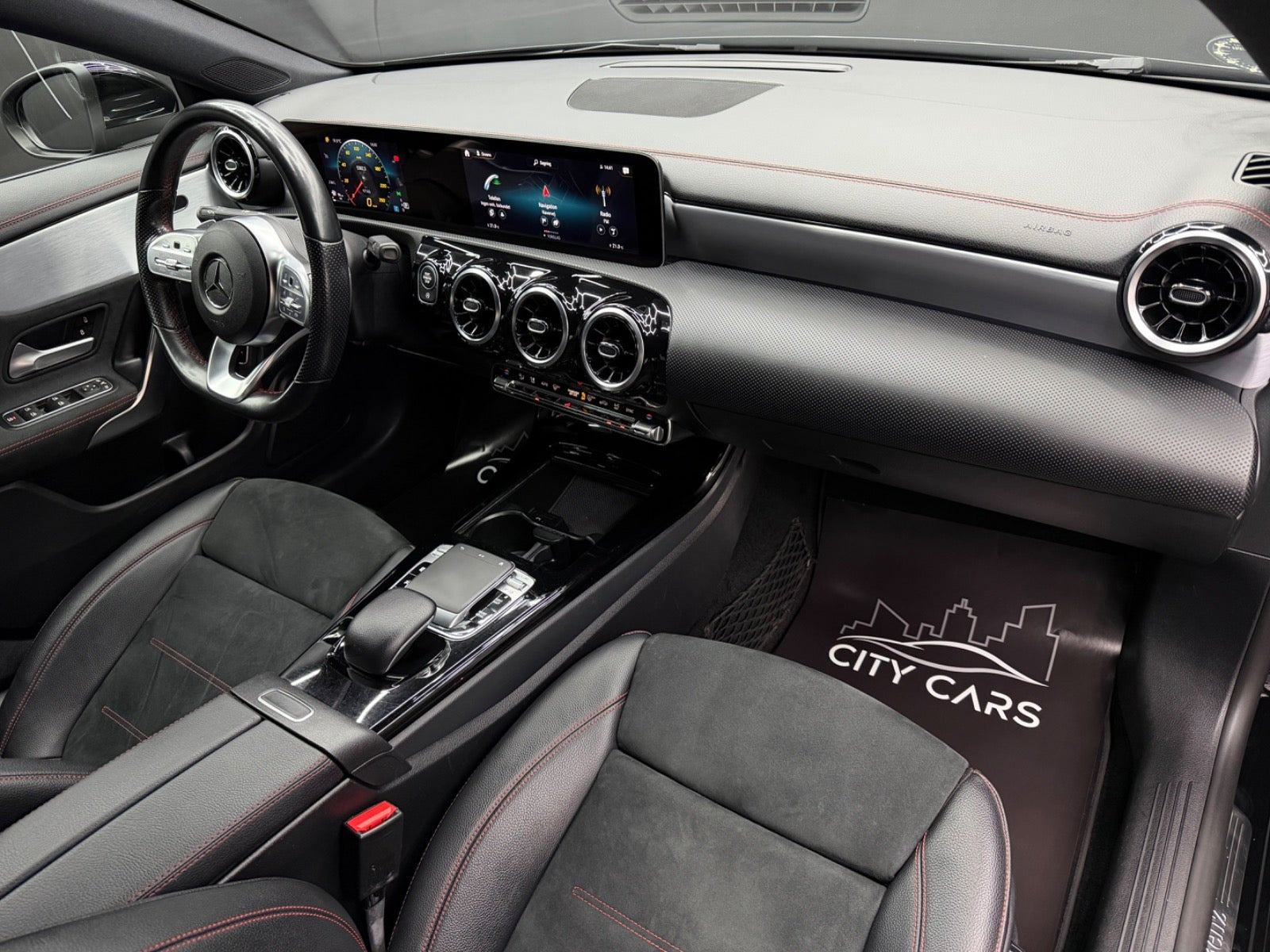 Sort Mercedes CLA200 fra 2020