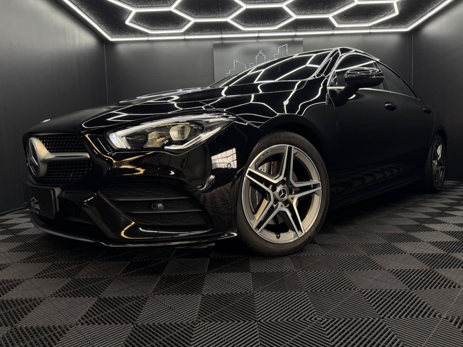 Sort Mercedes CLA200 fra 2020