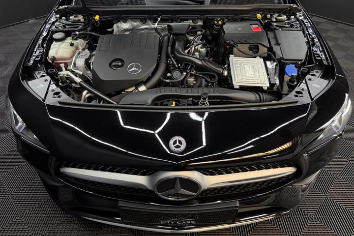 Sort Mercedes CLA200 fra 2020