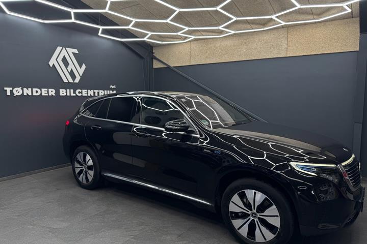 Sort Mercedes EQC400 fra 2023