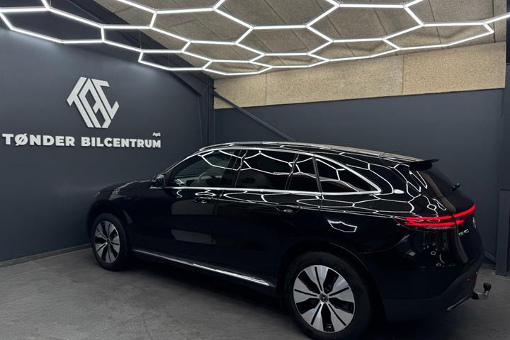 Sort Mercedes EQC400 fra 2023