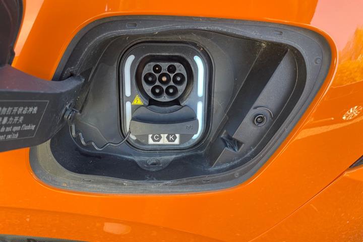 Orange MG MG4 fra 2022