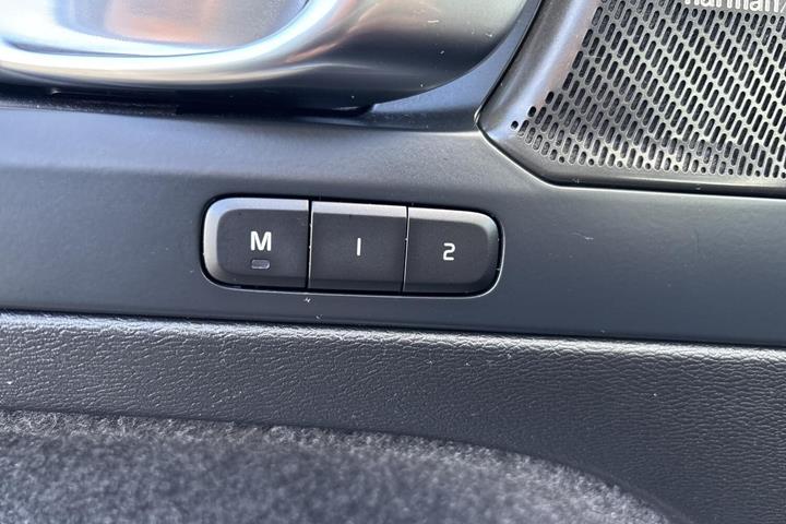 Blå Volvo C40 fra 2024