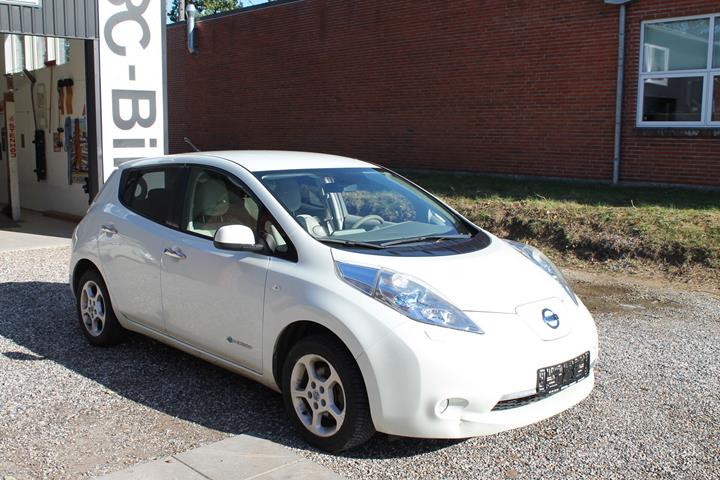 Hvid Nissan Leaf fra 2012