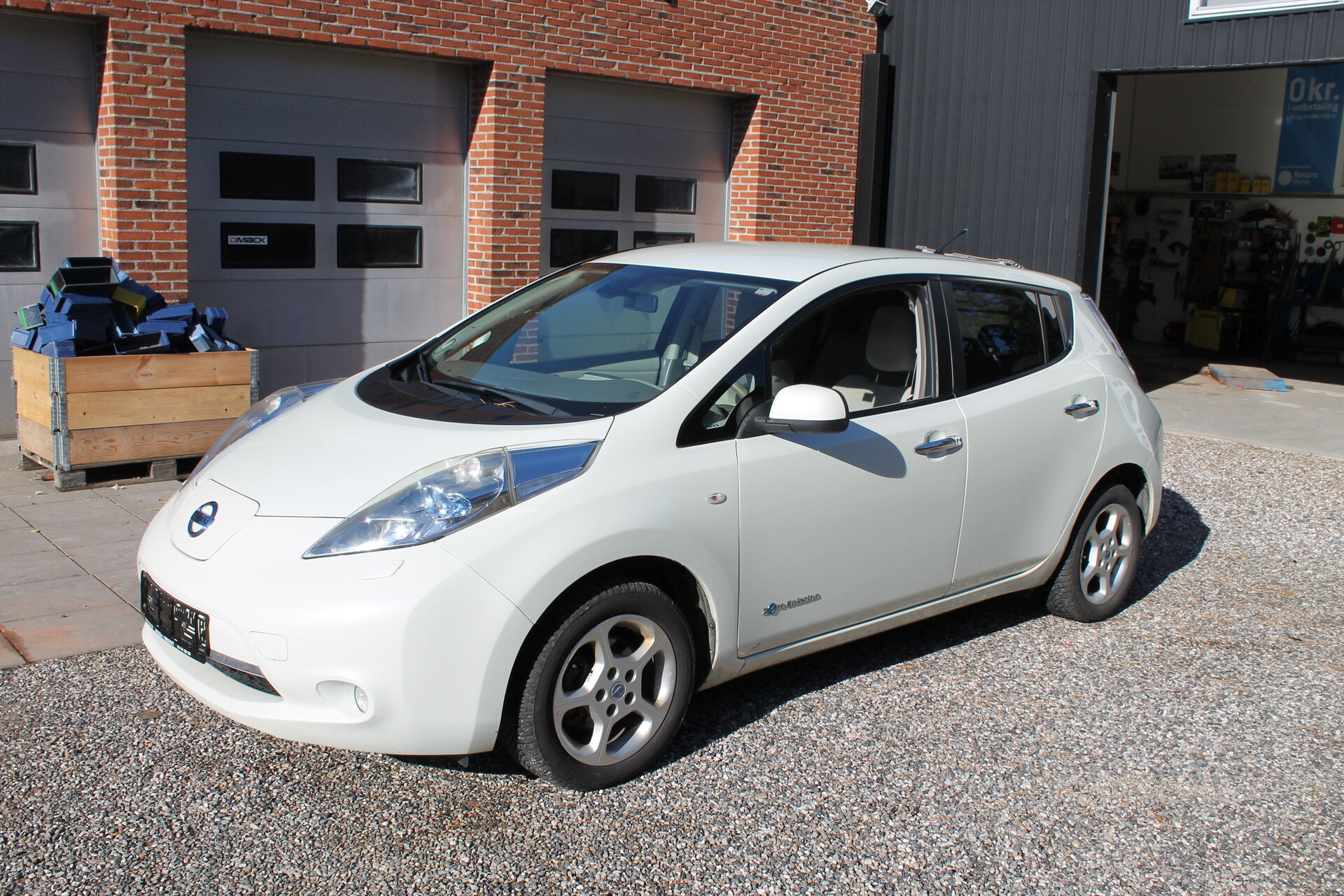 Hvid Nissan Leaf fra 2012