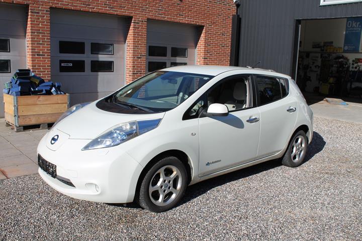 Hvid Nissan Leaf fra 2012