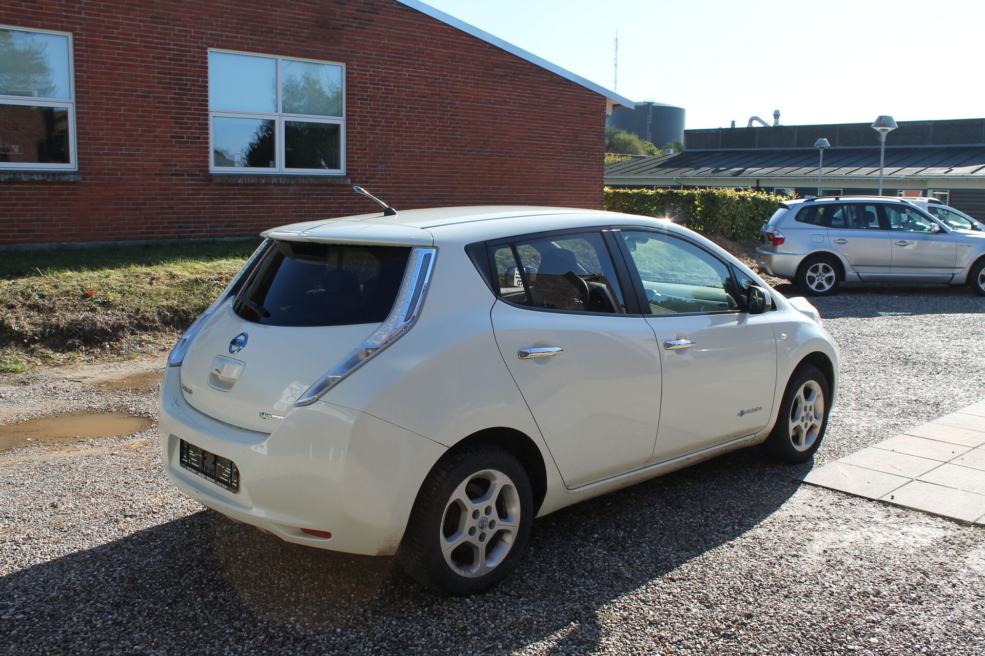 Hvid Nissan Leaf fra 2012