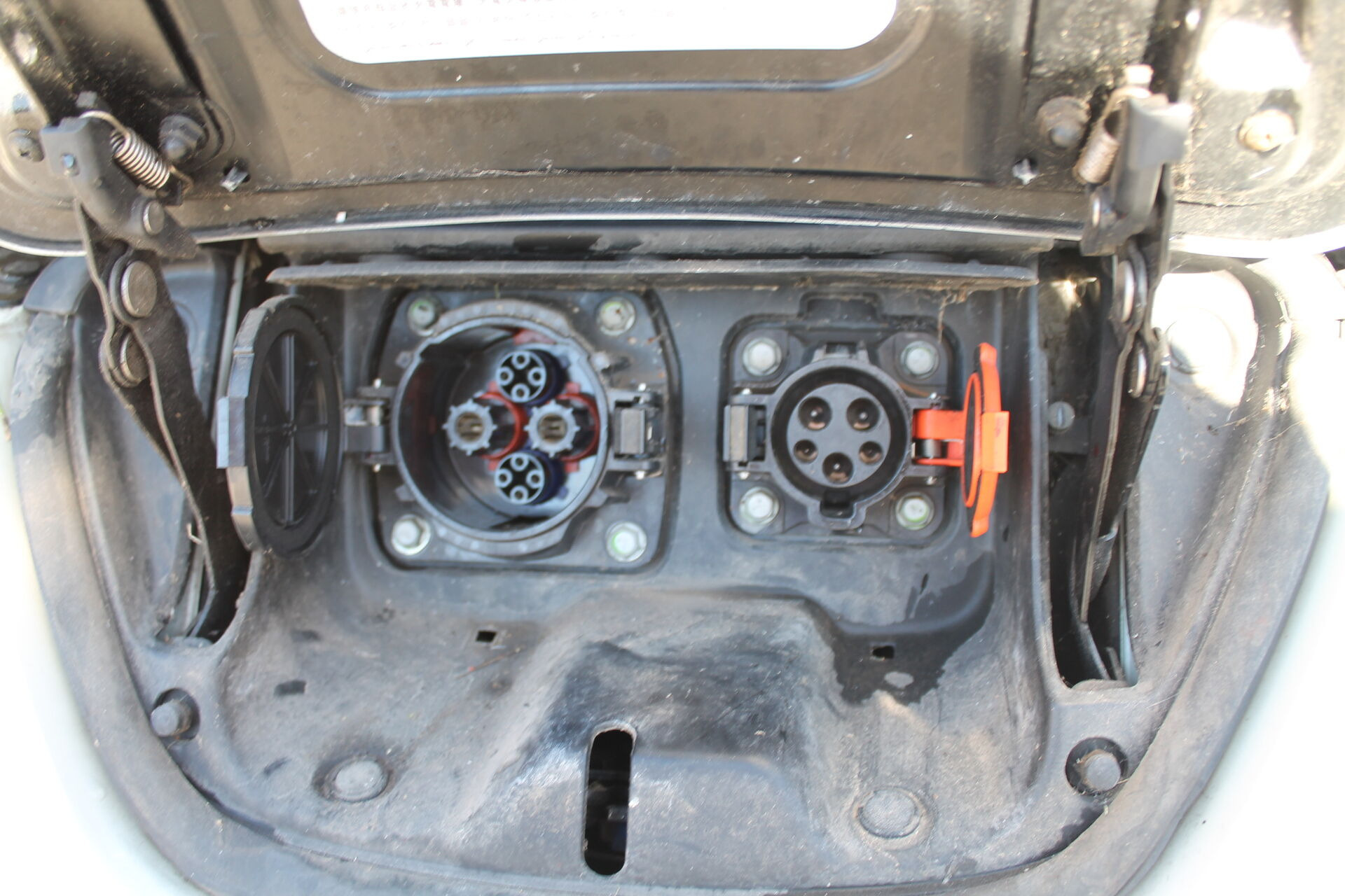 Hvid Nissan Leaf fra 2012