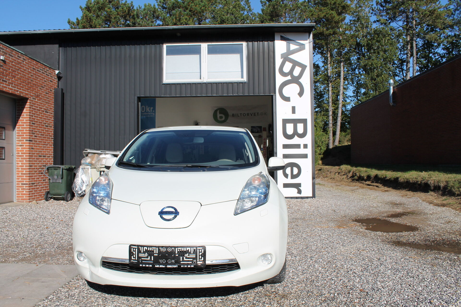 Hvid Nissan Leaf fra 2012
