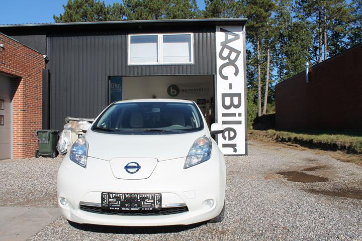 Hvid Nissan Leaf fra 2012