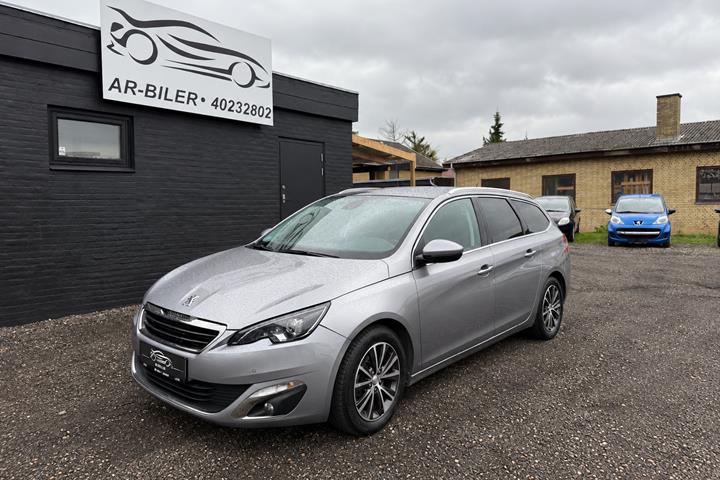 undefined Peugeot 308 fra 2017 set udefra