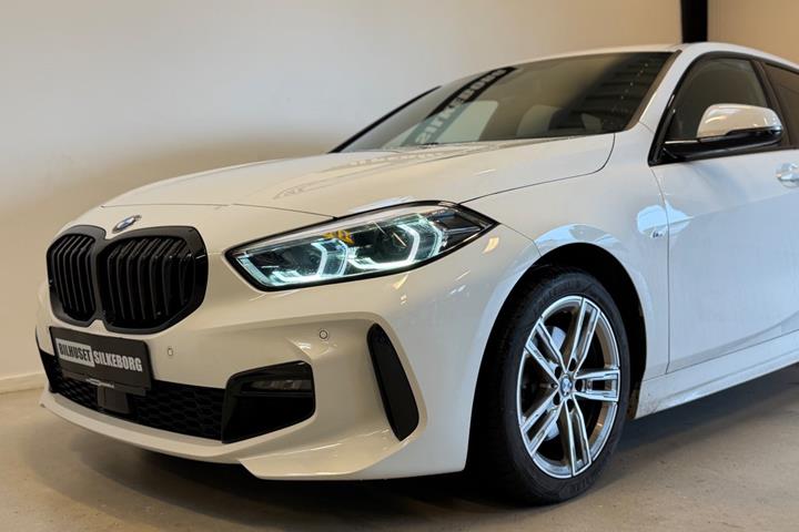 Hvid BMW 118i fra 2020