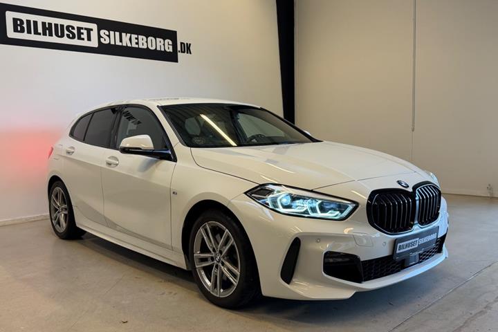 Hvid BMW 118i fra 2020