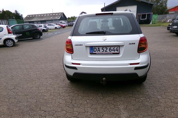 Hvid Suzuki SX4 fra 2009
