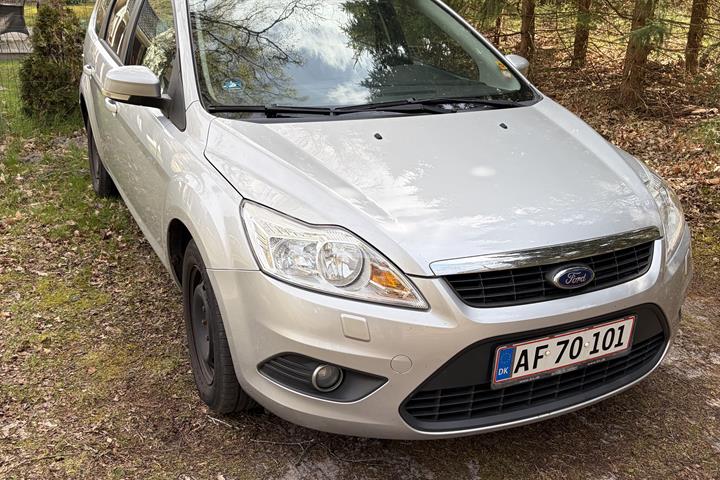 Grå Ford Focus fra 2011