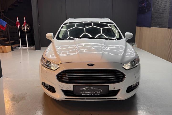 Hvid Ford Mondeo fra 2016