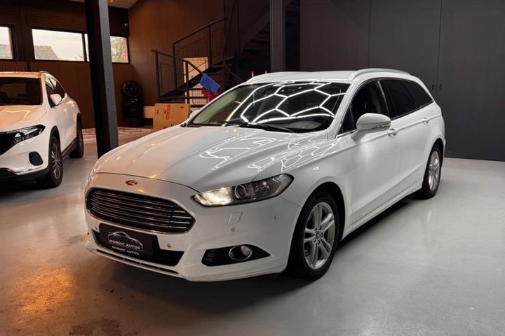Hvid Ford Mondeo fra 2016
