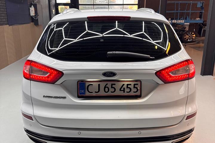 Hvid Ford Mondeo fra 2016