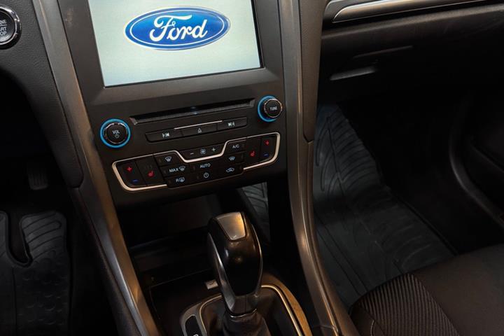 Hvid Ford Mondeo fra 2016