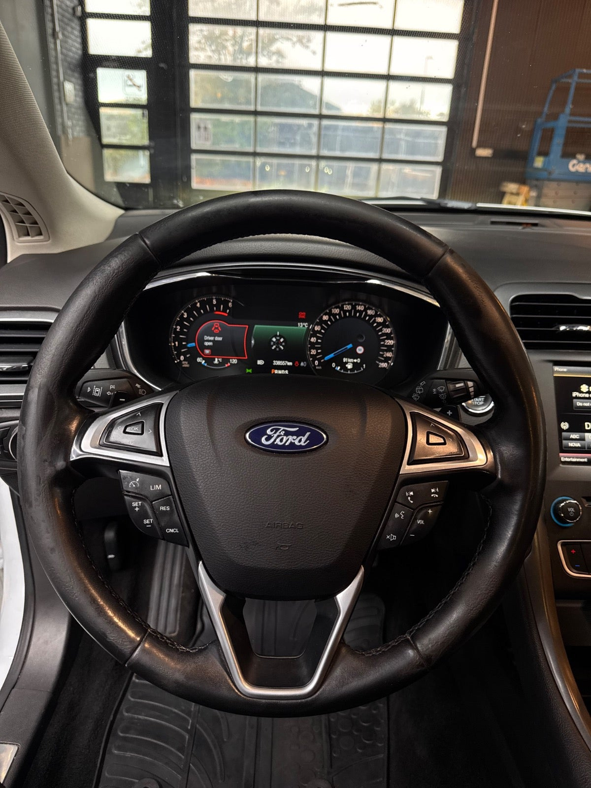 Hvid Ford Mondeo fra 2016