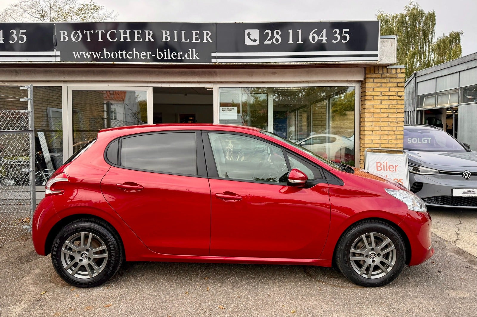 Rød Peugeot 208 fra 2014
