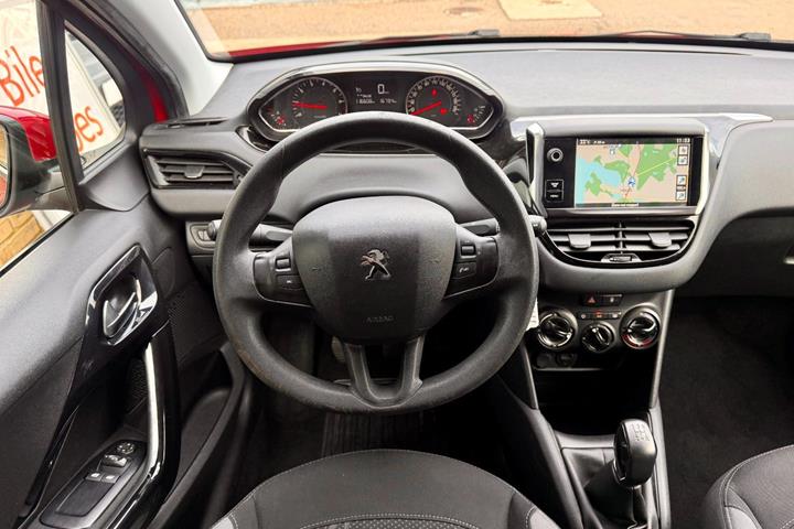 Rød Peugeot 208 fra 2014