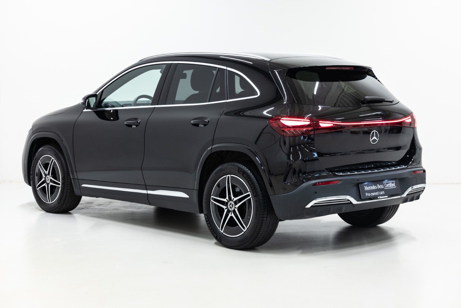 Sort Mercedes EQA350 fra 2025