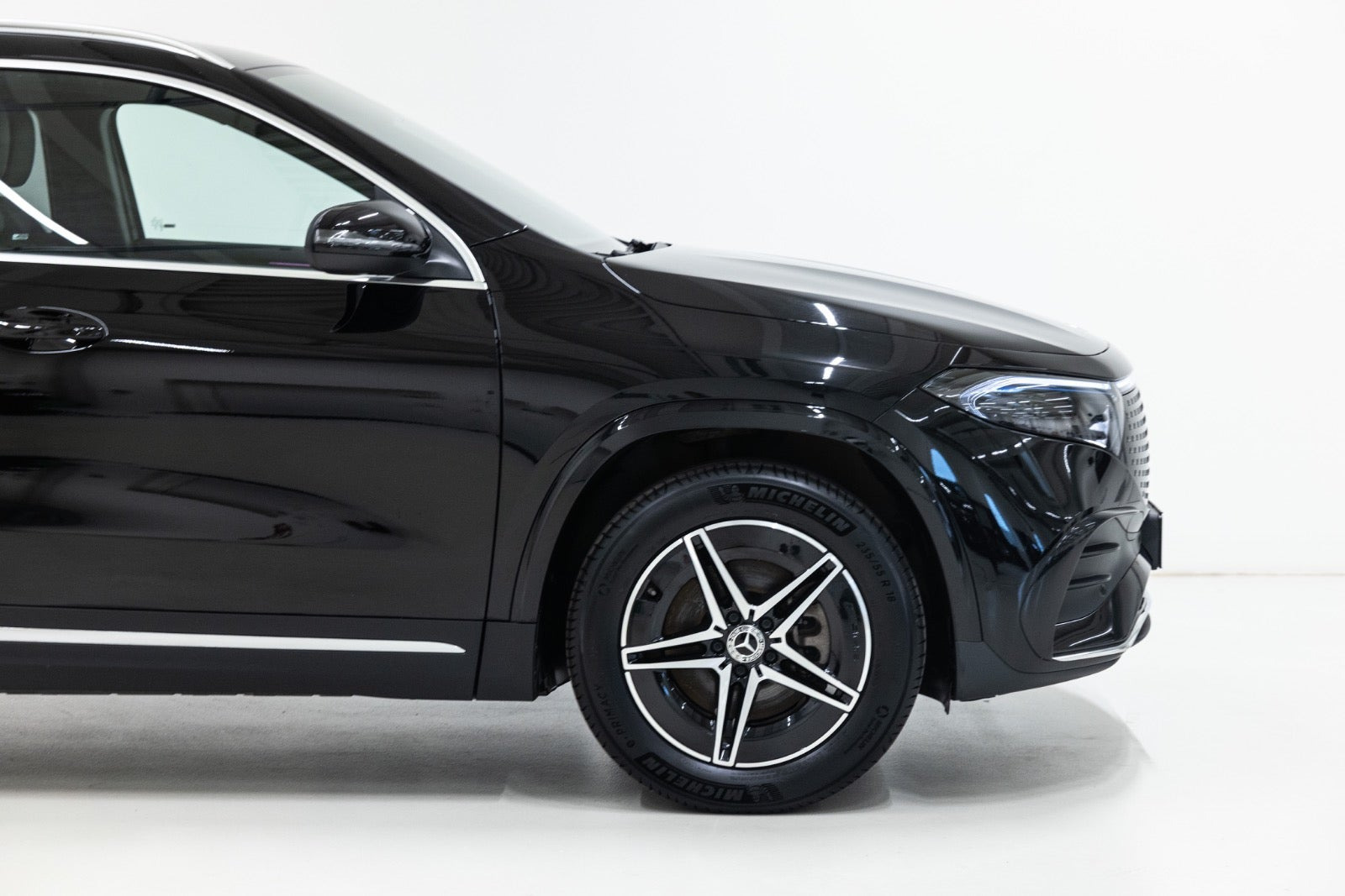 Sort Mercedes EQA350 fra 2025