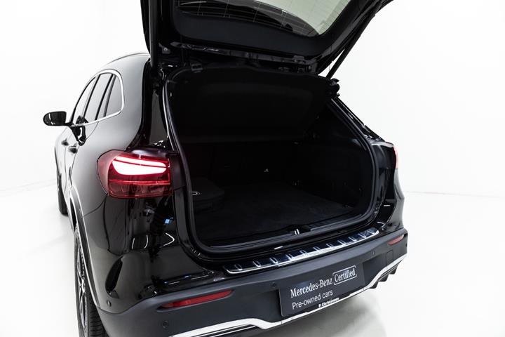 Sort Mercedes EQA350 fra 2025