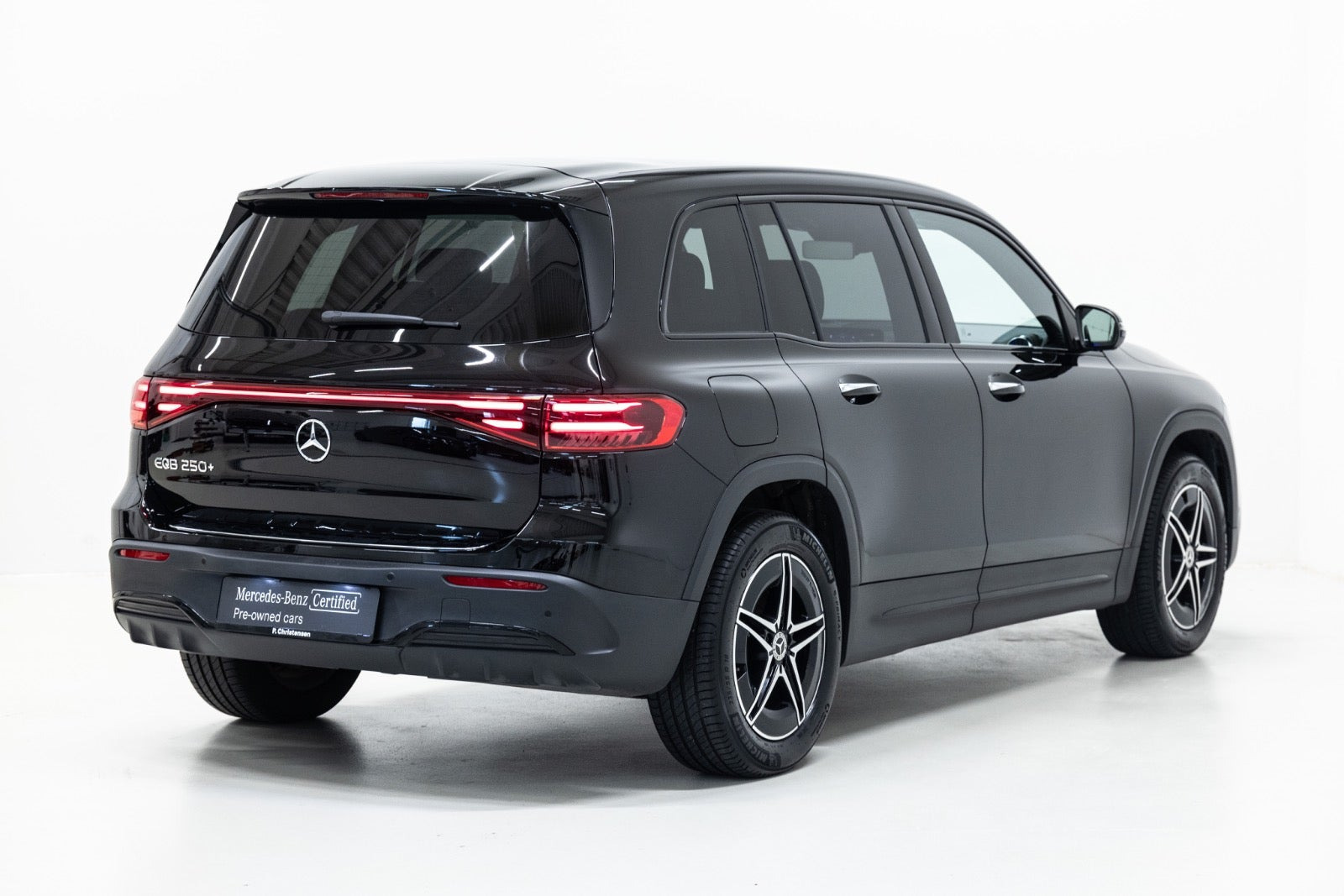 Sort Mercedes EQB250+ fra 2026