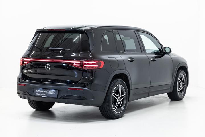 Sort Mercedes EQB250+ fra 2026