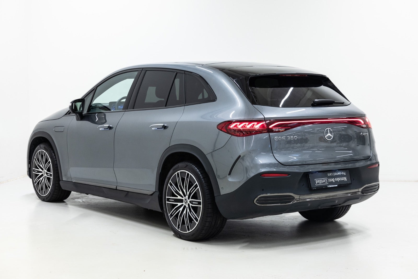 Grå Mercedes EQE350 SUV fra 2025
