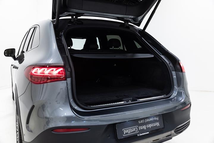 Grå Mercedes EQE350 SUV fra 2025