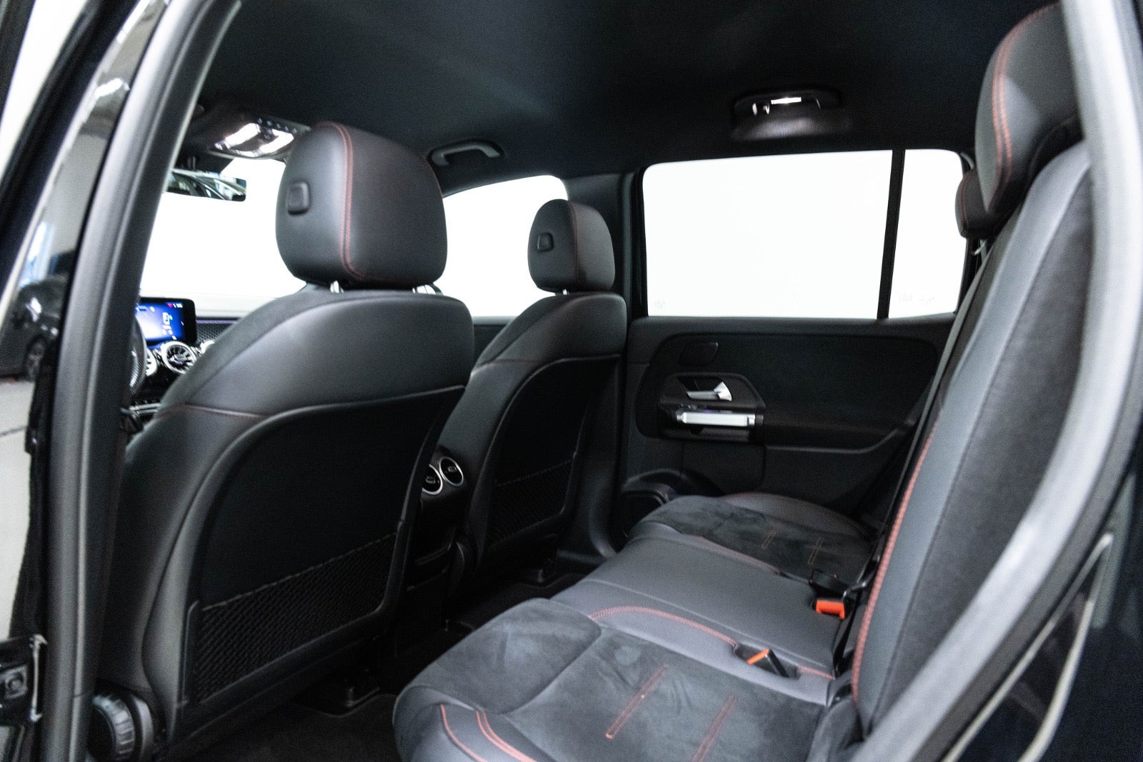 Sort Mercedes EQB250+ fra 2025