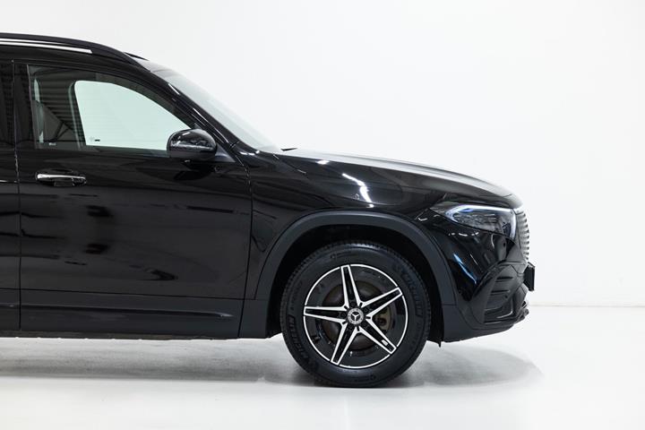 Sort Mercedes EQB250+ fra 2025