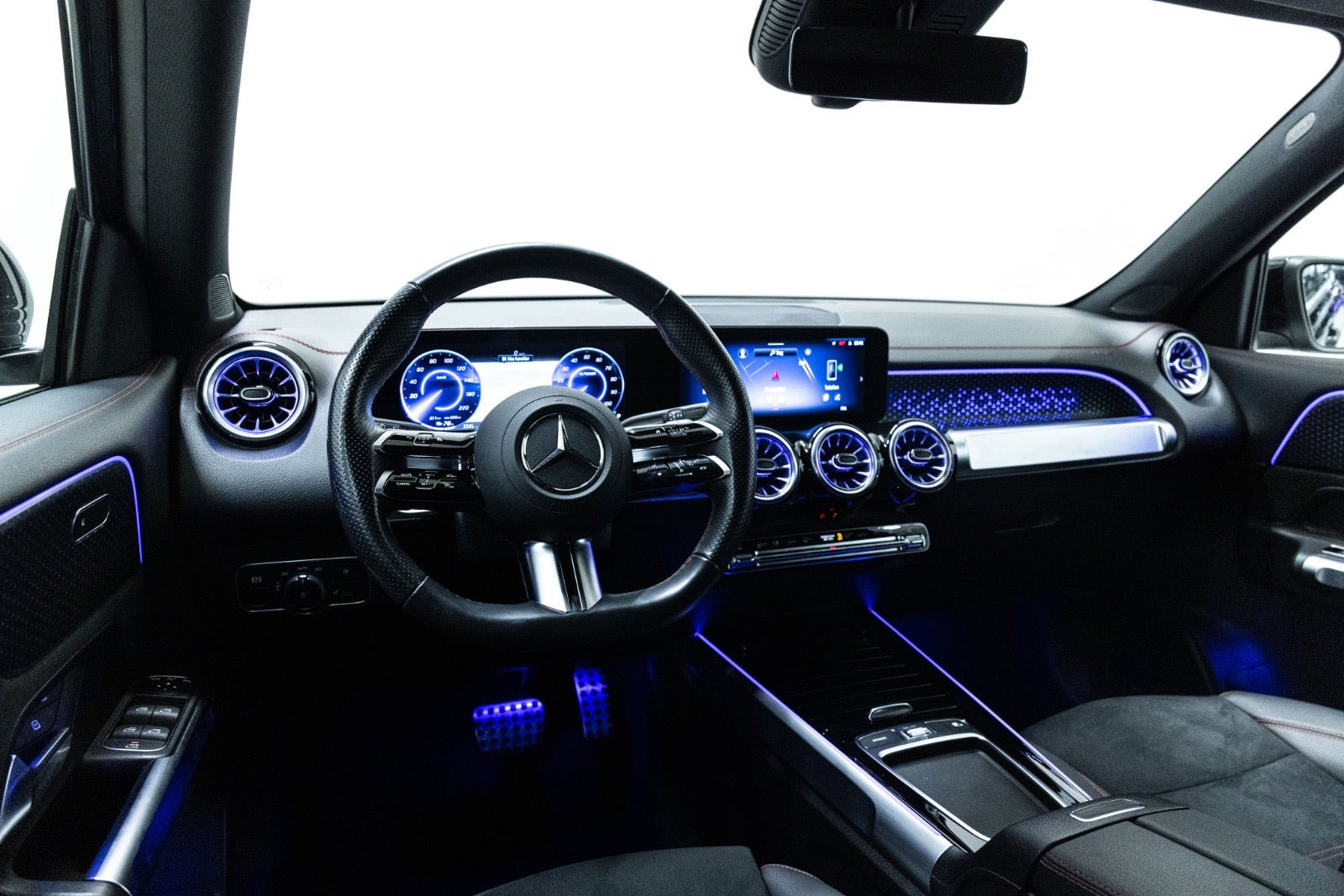 Sort Mercedes EQB350 fra 2025