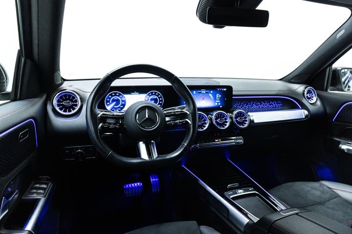 Sort Mercedes EQB350 fra 2025