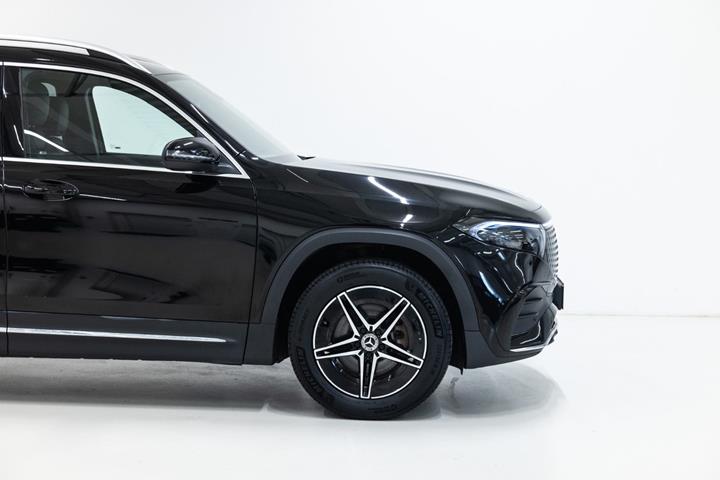 Sort Mercedes EQB350 fra 2025