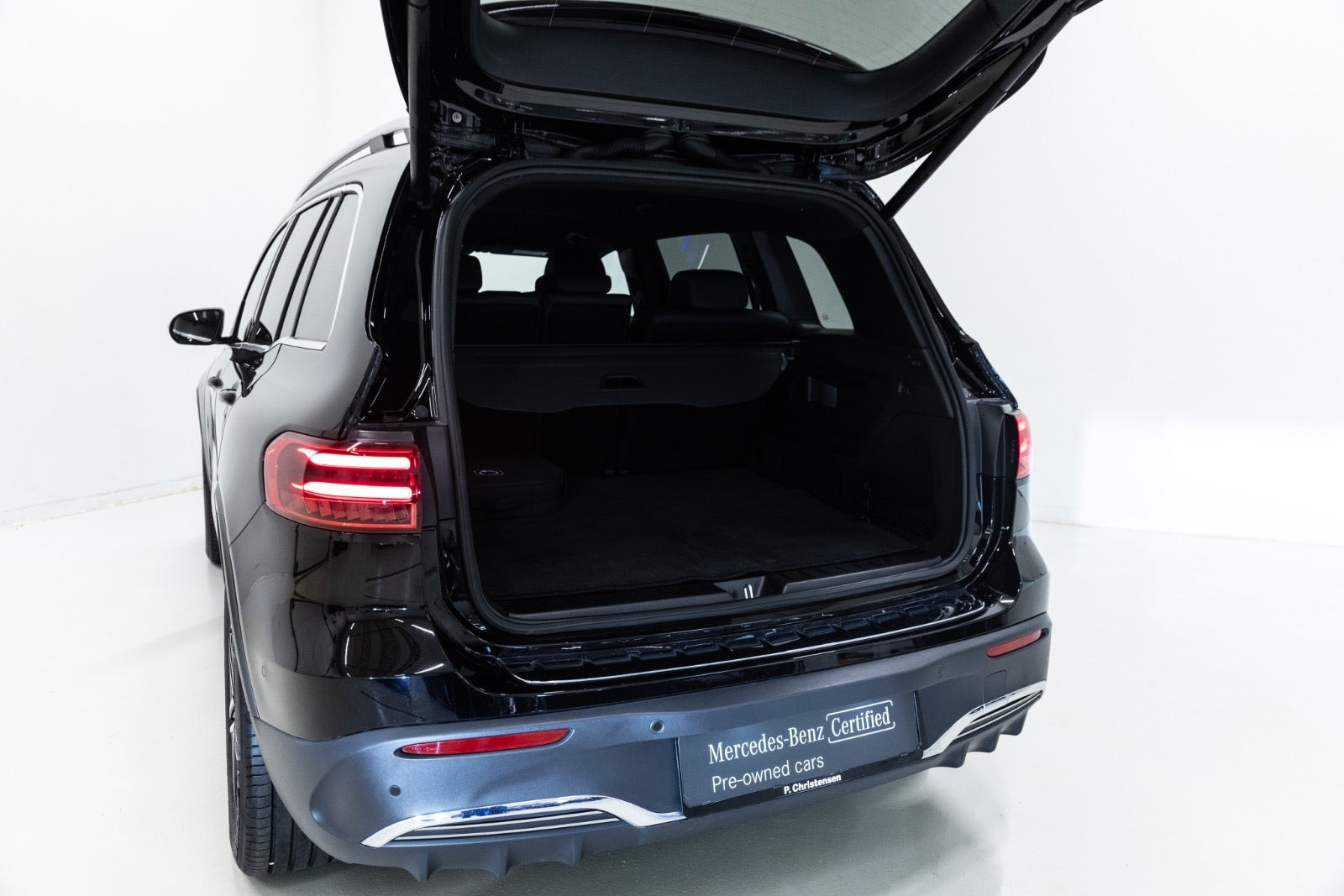 Sort Mercedes EQB350 fra 2025