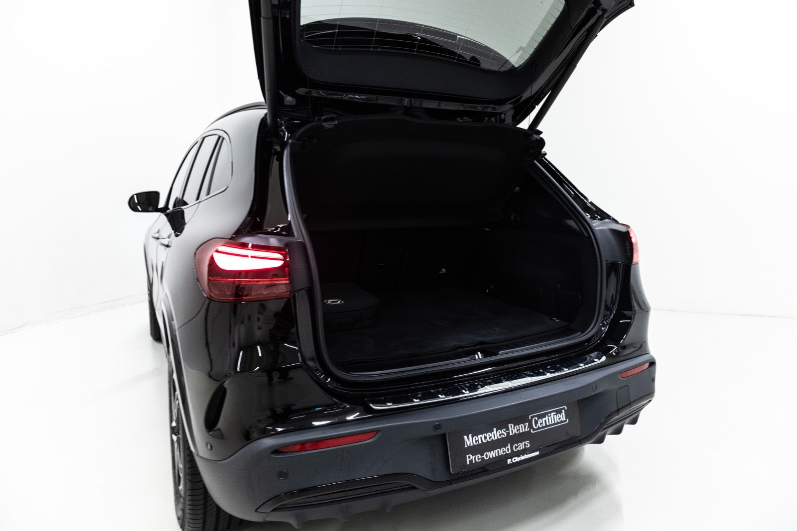 Sort Mercedes EQA350 fra 2025