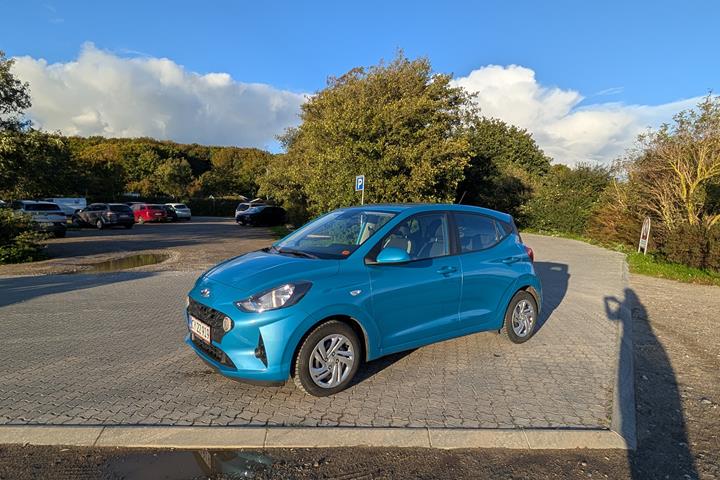 Blå Hyundai i10 fra 2021