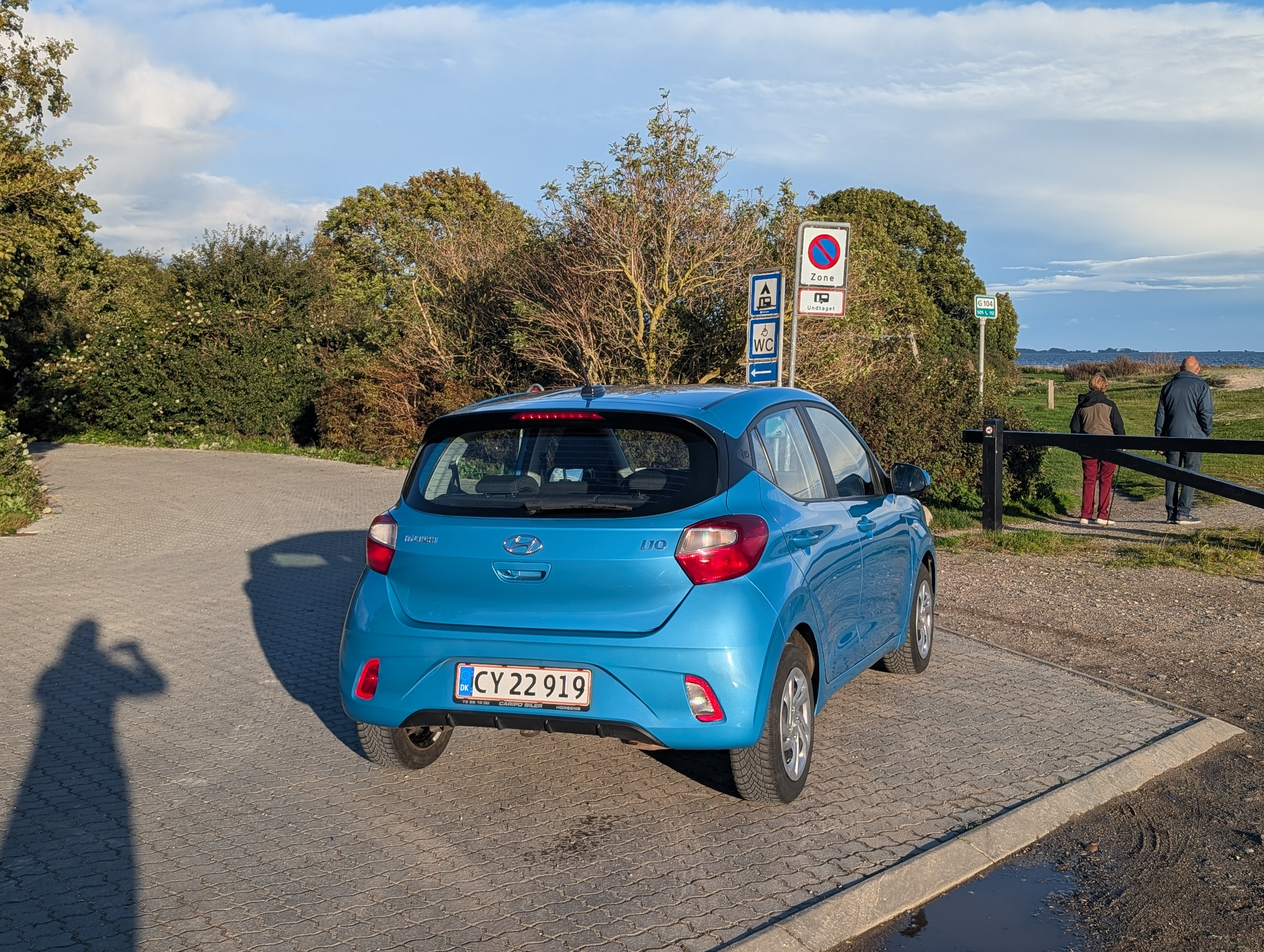 Blå Hyundai i10 fra 2021